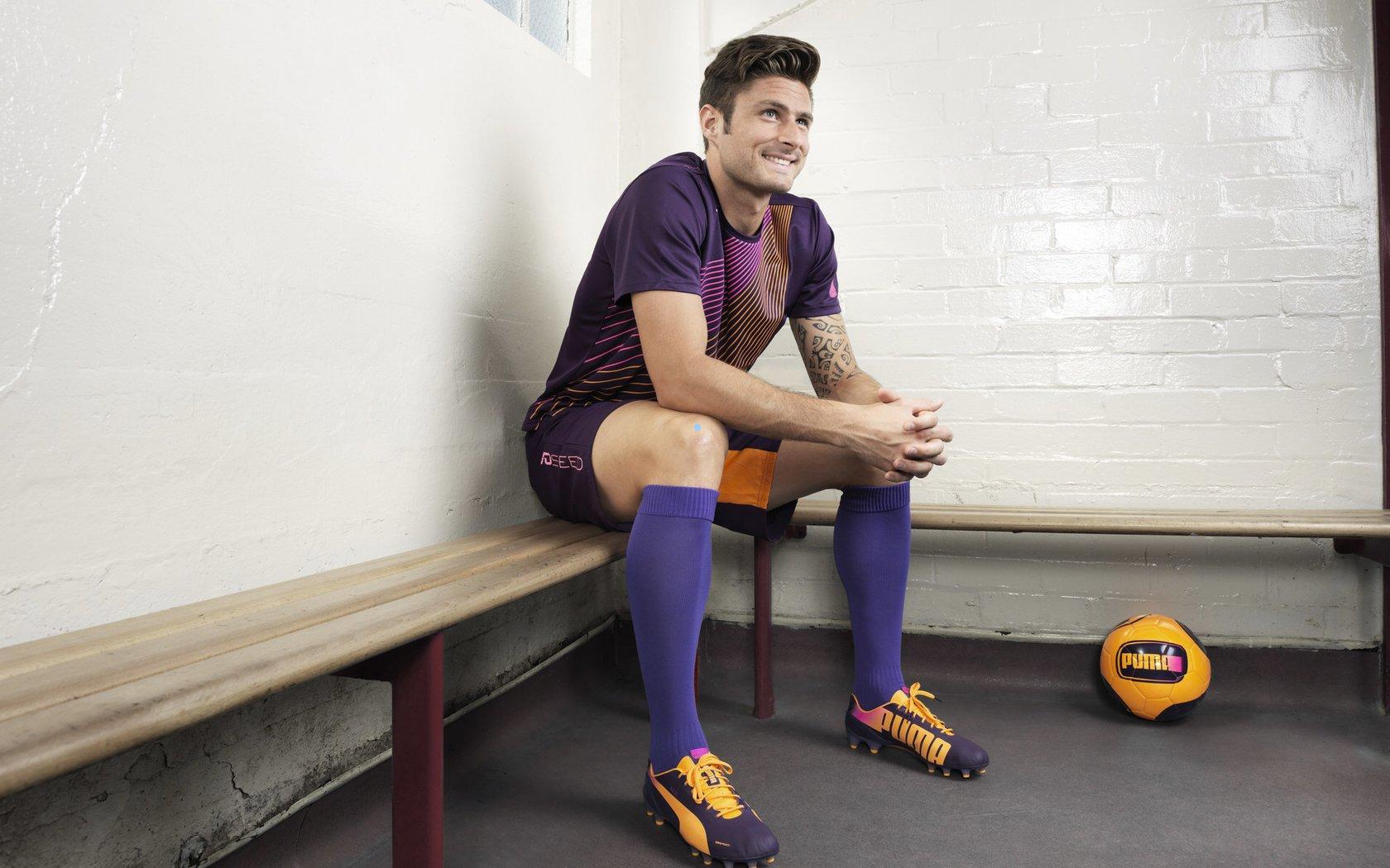 穆西亚拉时隔196天重返拜仁阵容,替补席待命点燃球迷期待